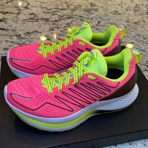 Saucony Endorphin Shift Size 7